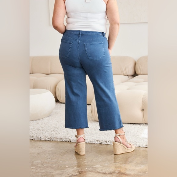 RFM Crop Chloe Tummy Control High Waist Raw Hem Jeans - Picture 6 of 16